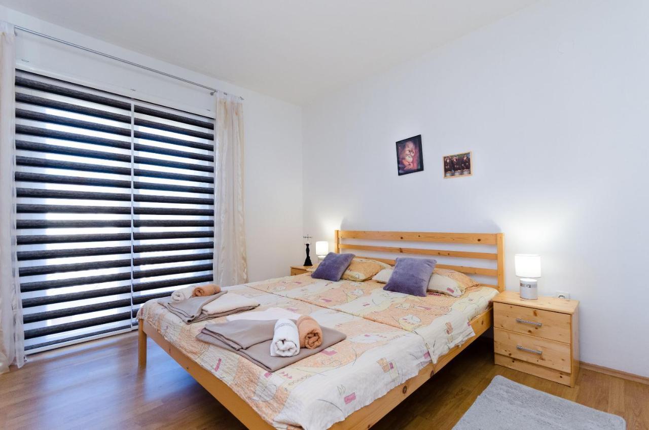 Apartments Luka Supetarska Draga Esterno foto