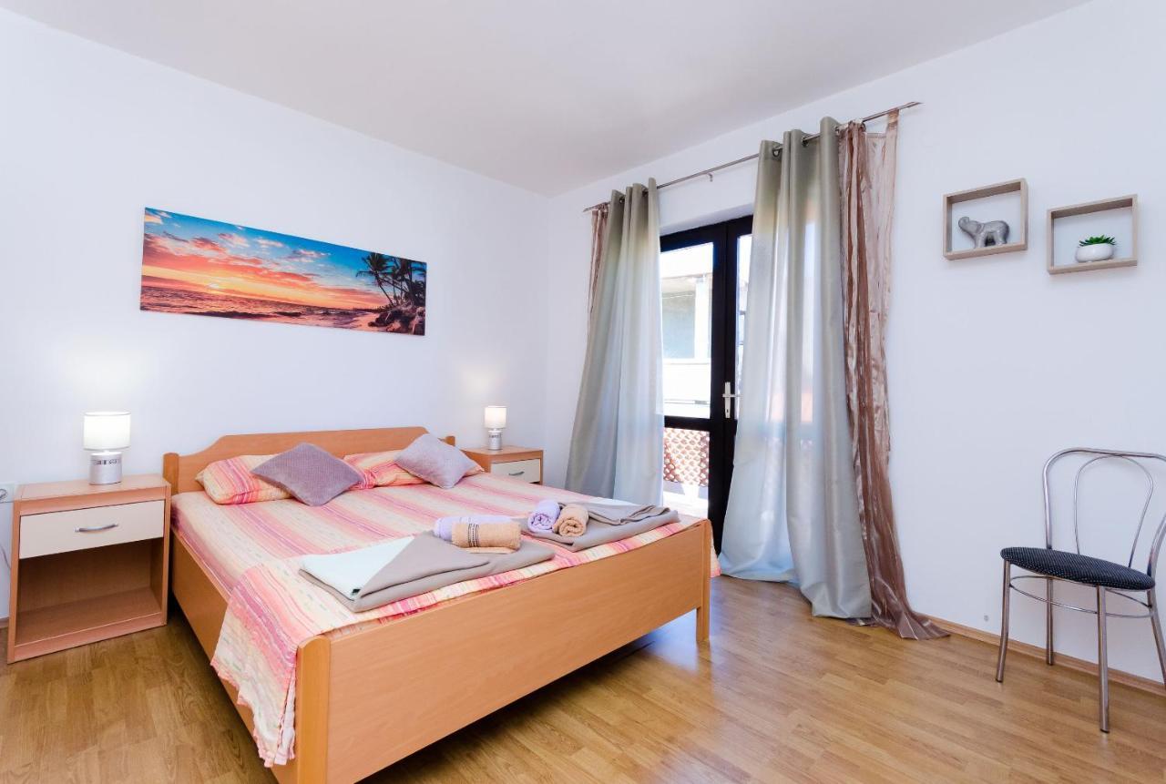 Apartments Luka Supetarska Draga Esterno foto